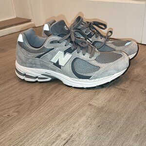 NEW BALANCE 2002R UNISEX RUNNERS SNEAKERS WOMENS SIZE 9 , MENS SIZE 7.5